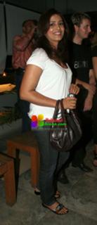 Sonali Kulkarni feet photo 17