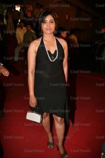 Sonali Kulkarni feet photo 16