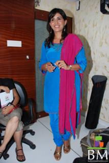 Sonali Kulkarni feet photo 9