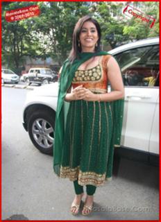 Sonali Kulkarni feet photo 1