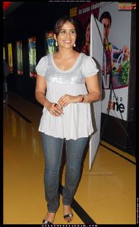 Sonali Kulkarni feet photo 17