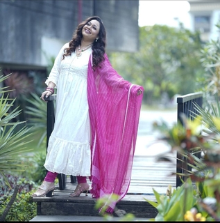 Sonalika Joshi feet photo 4