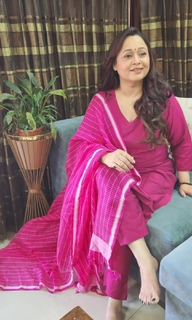 Sonalika Joshi feet photo 10