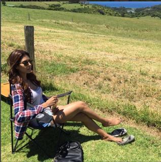 Sonam Bajwa feet photo thumbnail