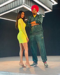 Sonam Bajwa feet photo thumbnail