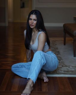 Sonam Bajwa feet photo thumbnail