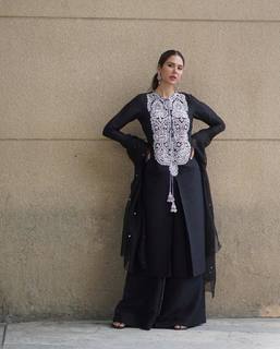 Sonam Bajwa feet photo thumbnail