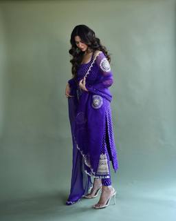 Sonam Bajwa feet photo thumbnail