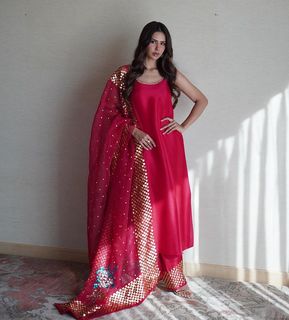 Sonam Bajwa feet photo thumbnail