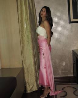 Sonam Bajwa feet photo thumbnail