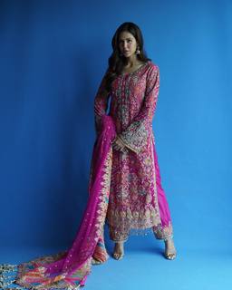 Sonam Bajwa feet photo thumbnail