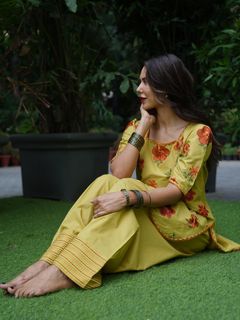 Sonam Bajwa feet photo thumbnail