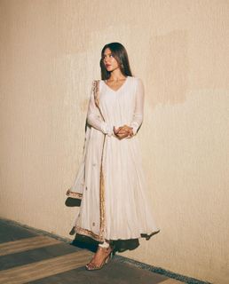 Sonam Bajwa feet photo 5