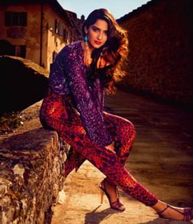 Sonam Kapoor feet photo thumbnail