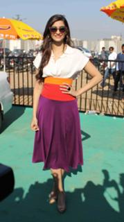 Sonam Kapoor feet photo thumbnail