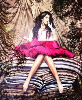 Sonam Kapoor feet photo thumbnail