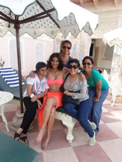 Sonam Kapoor feet photo thumbnail