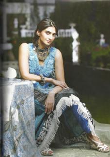 Sonam Kapoor feet photo thumbnail