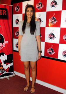 Sonam Kapoor feet photo thumbnail