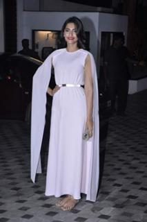 Sonam Kapoor feet photo thumbnail