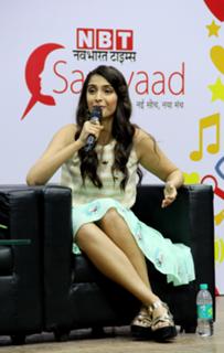 Sonam Kapoor feet photo thumbnail