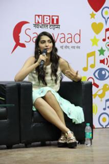 Sonam Kapoor feet photo thumbnail