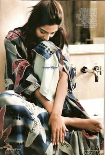 Sonam Kapoor feet photo thumbnail