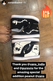 Sonam Kapoor feet photo thumbnail