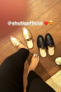 Sonam Kapoor feet photo thumbnail
