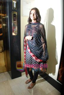 Sonam Kapoor feet photo thumbnail