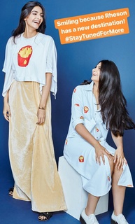 Sonam Kapoor feet photo thumbnail