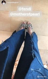 Sonam Kapoor feet photo thumbnail