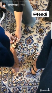 Sonam Kapoor feet photo thumbnail
