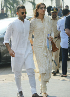 Sonam Kapoor feet photo thumbnail