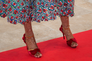 Sonam Kapoor feet photo thumbnail