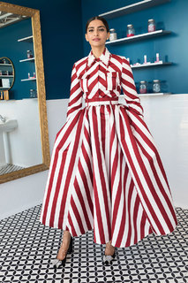 Sonam Kapoor feet photo thumbnail