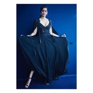 Sonam Kapoor feet photo thumbnail
