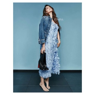 Sonam Kapoor feet photo thumbnail