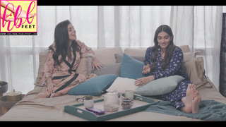 Sonam Kapoor feet photo thumbnail