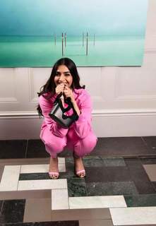 Sonam Kapoor feet photo thumbnail