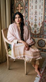 Sonam Kapoor feet photo thumbnail