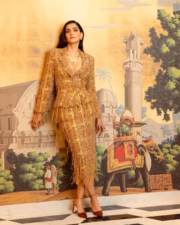Sonam Kapoor feet photo thumbnail