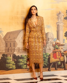 Sonam Kapoor feet photo thumbnail