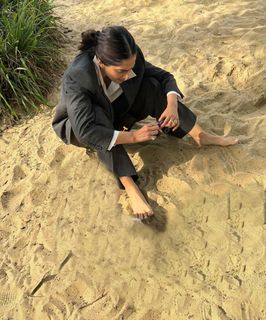 Sonam Kapoor feet photo thumbnail