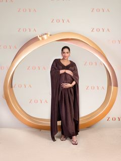 Sonam Kapoor feet photo 9