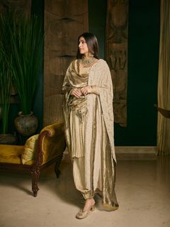 Sonam Kapoor feet photo 1