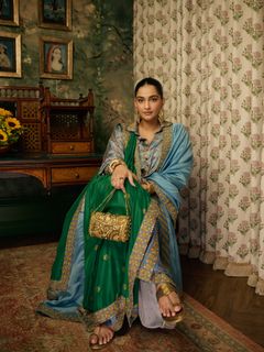 Sonam Kapoor feet photo 1