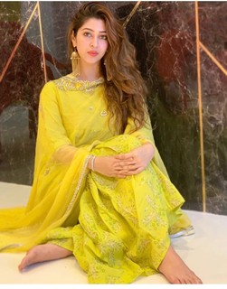 Sonarika Bhadoria feet photo thumbnail