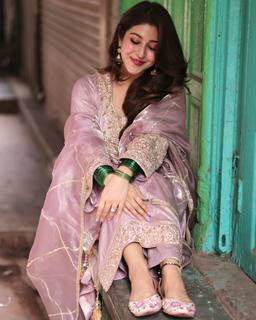 Sonarika Bhadoria feet photo thumbnail