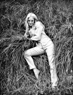 Sondra Locke feet photo 11